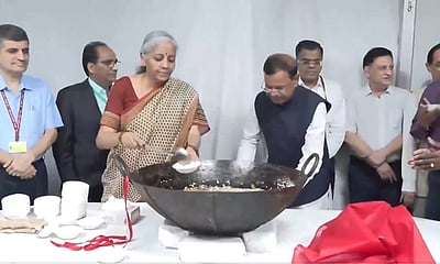 இறுதிக்கட்டத்தில் பட்ஜெட் அறிக்கை: நாடாளுமன்றத்தில் அல்வா வழங்கும் நிகழ்ச்சி!